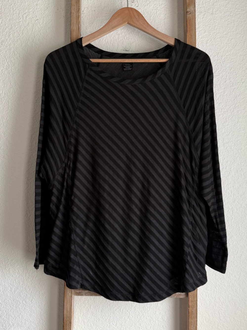 Calvin Klein Jeans black striped long sleeved top sz: XL